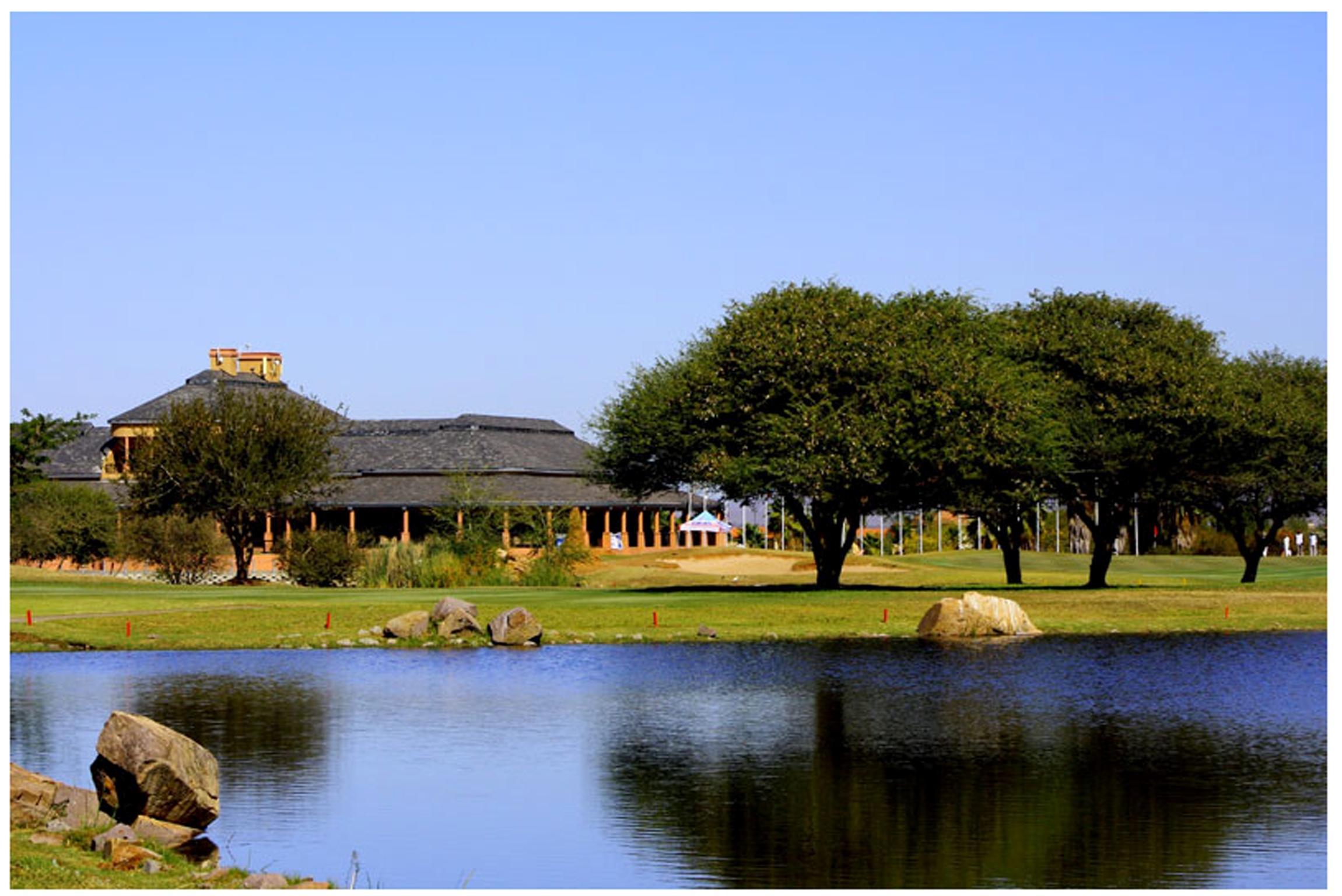 Phakalane Golf Estate Hotel Resort Габороне Экстерьер фото