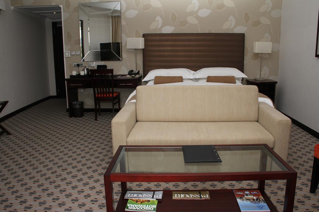 Phakalane Golf Estate Hotel Resort Габороне Номер фото