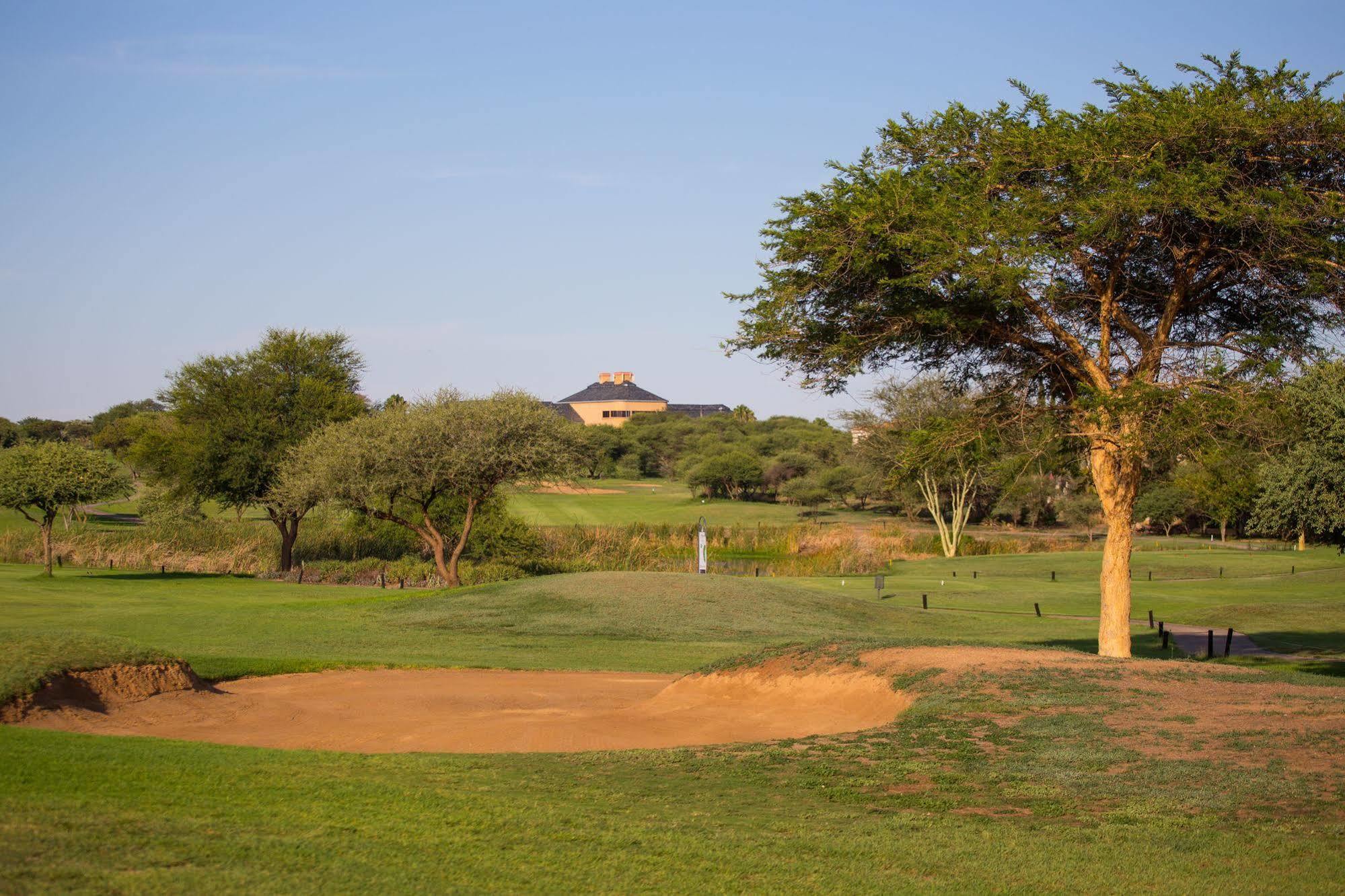 Phakalane Golf Estate Hotel Resort Габороне Экстерьер фото
